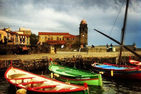 un surftrip en campervan campy en passant par le port de collioure